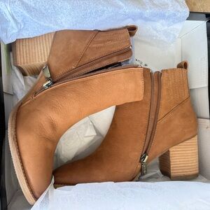 Blondo Brown Ankle Booties with Zipper